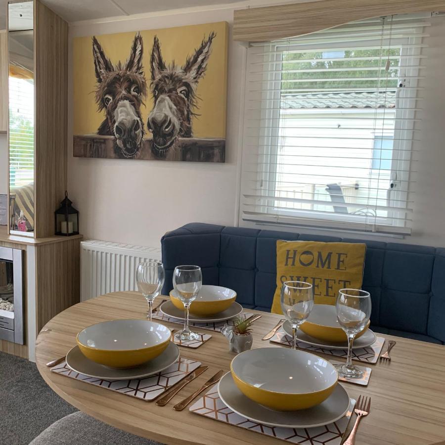 Holiday Home Breaks At Tattershall Lakes Coningsby Exterior foto